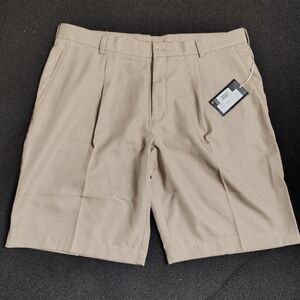 Nike Golf Tour Pleat Chino Shorts Men’s Size 38 Tan 10” Inseam NWT